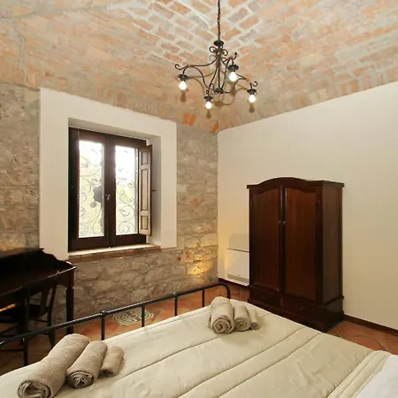 Caterina Βίλα Acquedolci